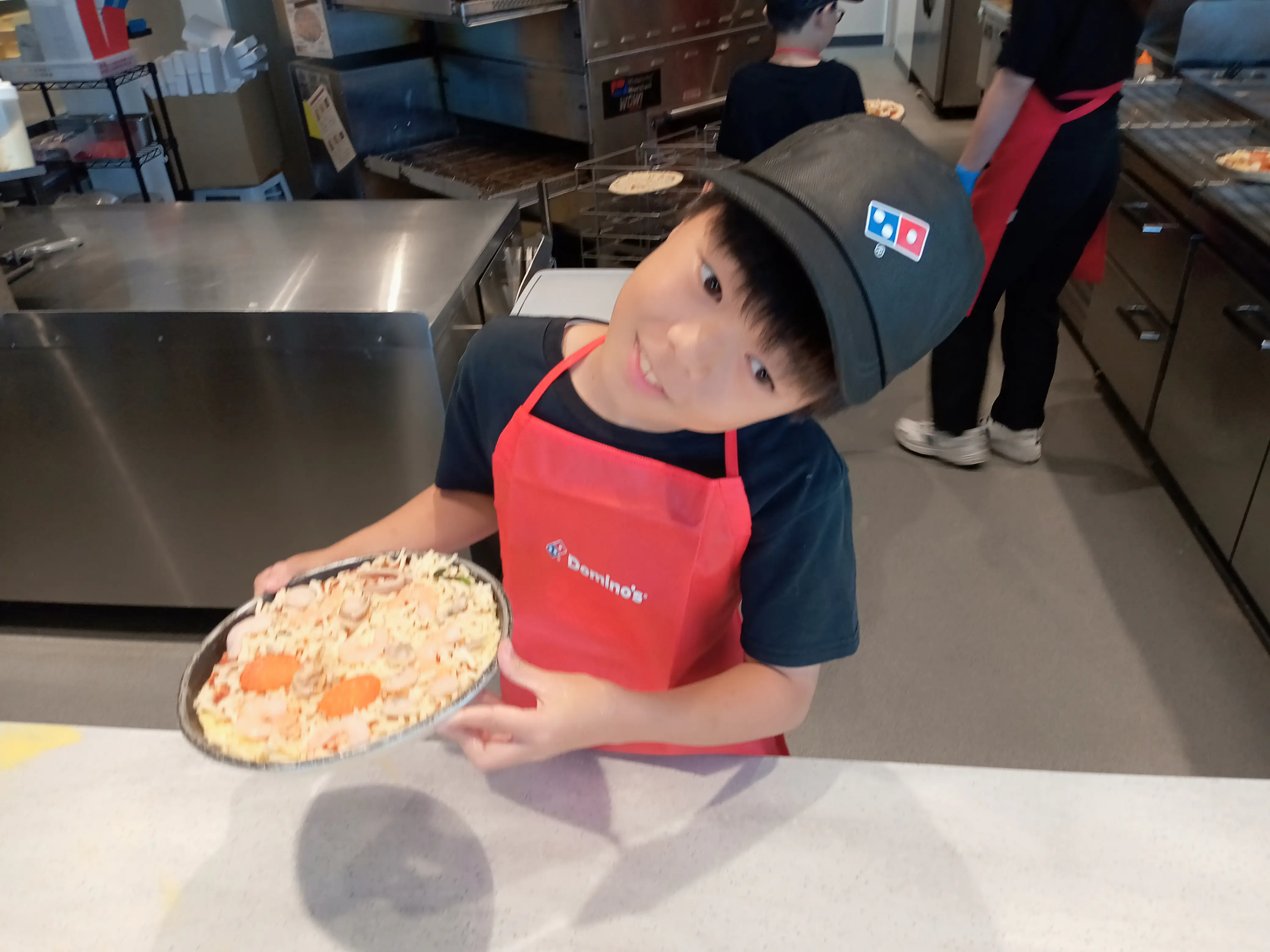 リョウタロウ
大好きなシーフードを増し増しにして、自分で作ったピザは最高の味でした。

