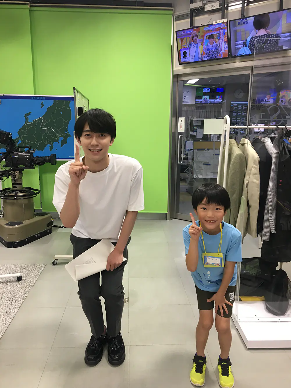 いづも
ニュースを読んだりするのを最初は恥ずかしかったけれど、他の子が実際にテレビ画面に映って、原稿を読んでいる姿を見て、やる気が出ました。アナウンサーさんはすごいなと思いました。テレビ局やラジオ局のスタジオを見学して、ラジオの生放送に参加出来て、面白い体験が出来ました。

