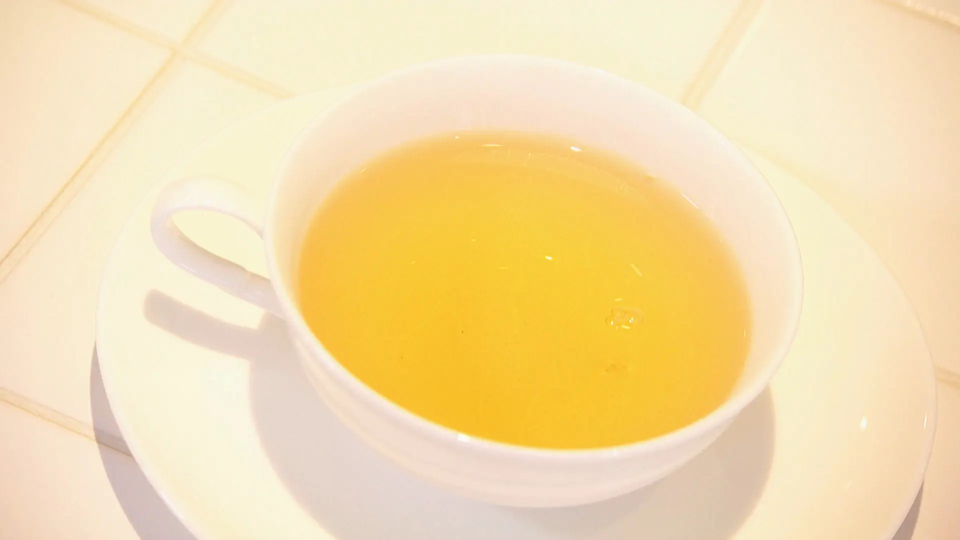プレミアムなダージリンを黒部峡谷の湧水で二次発酵！　味も香りも格段に違う【宇奈月の紅茶葉専門店】