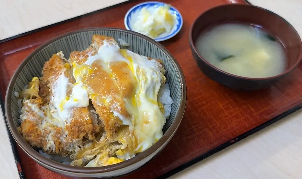 カツ丼　850円（税込）