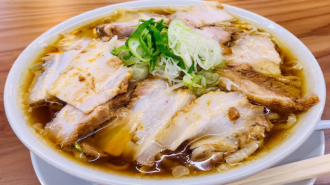 生そうめんの技から生まれた“平打ちピロピロ麺”の醤油ラーメン【中華