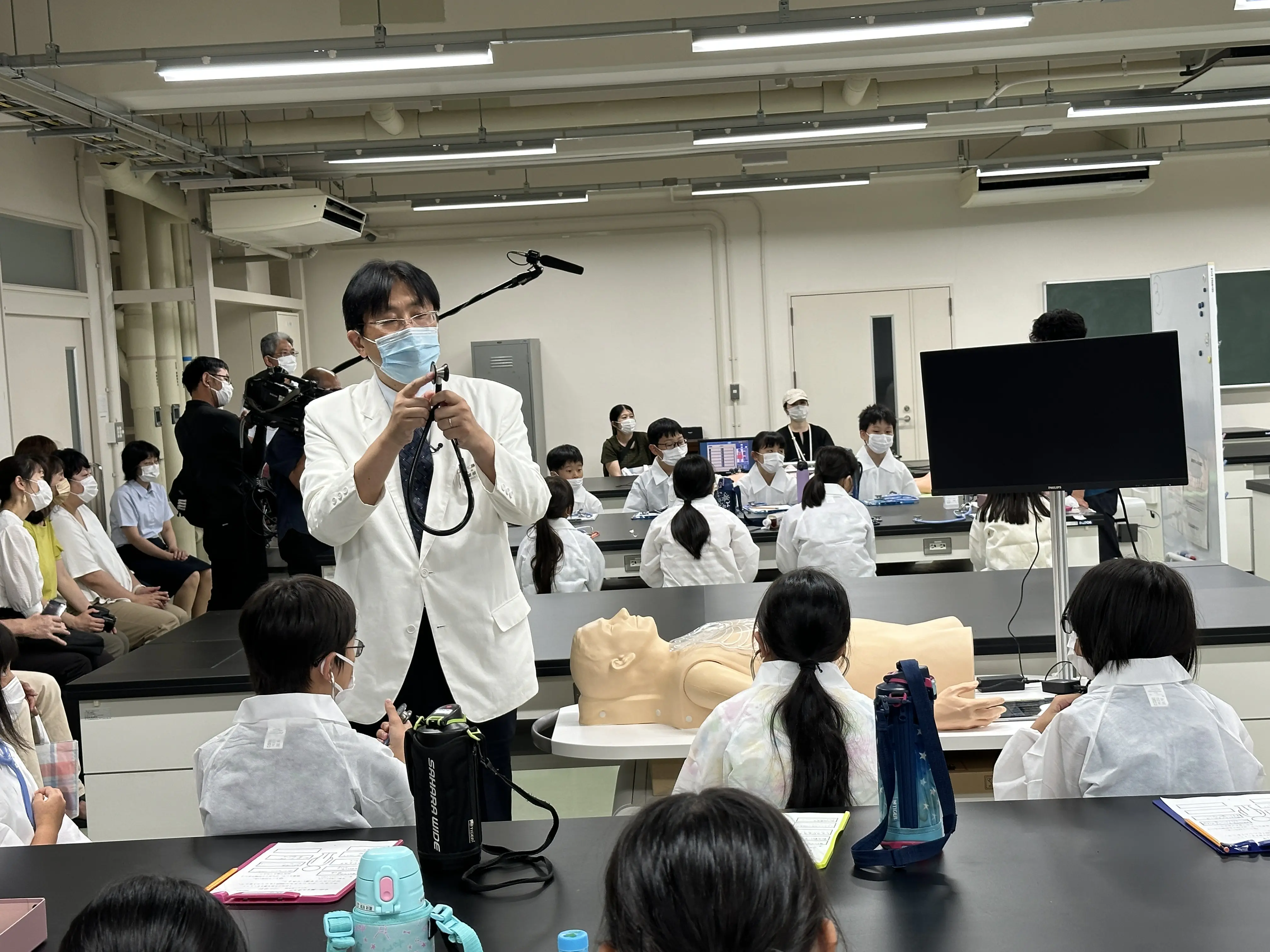 しい
少し難しかったけど、聴診は楽しかったです。患者さんの肺からはゴボゴボ聞こえました。