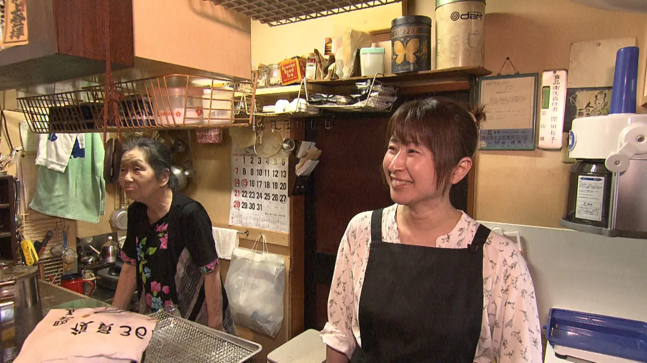 ２代目門主の開田裕子さん（左）　3代目門主の理恵子さん（右）