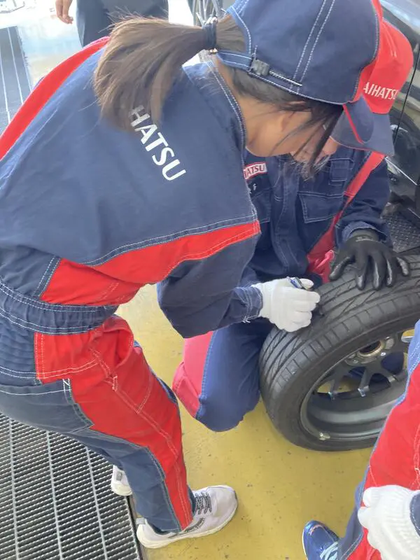 みさとと
みぞもはかったし、タイヤをつけたり外したりした。空気圧を測ったりしてたのしかった。