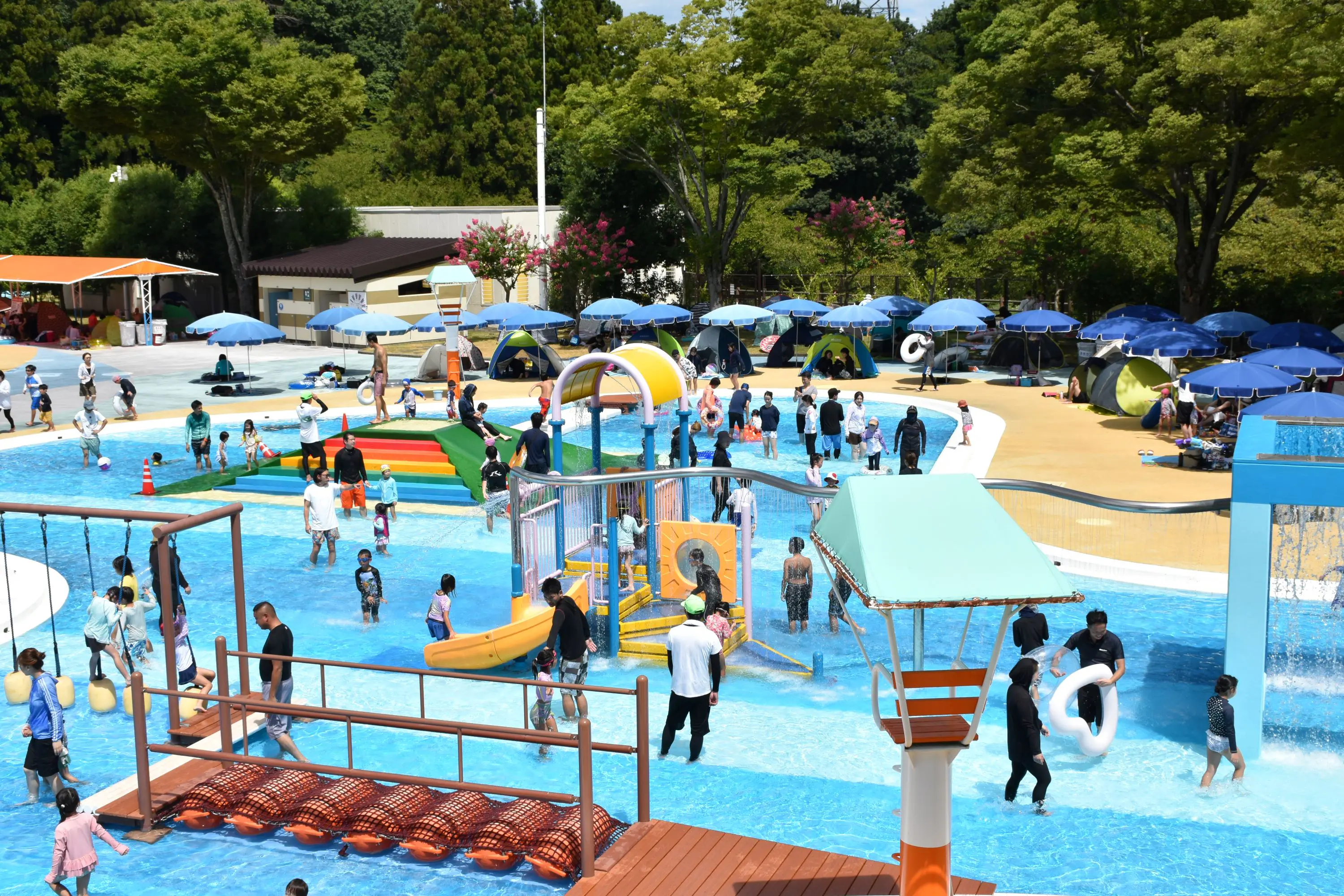 水のおもちゃ箱プール