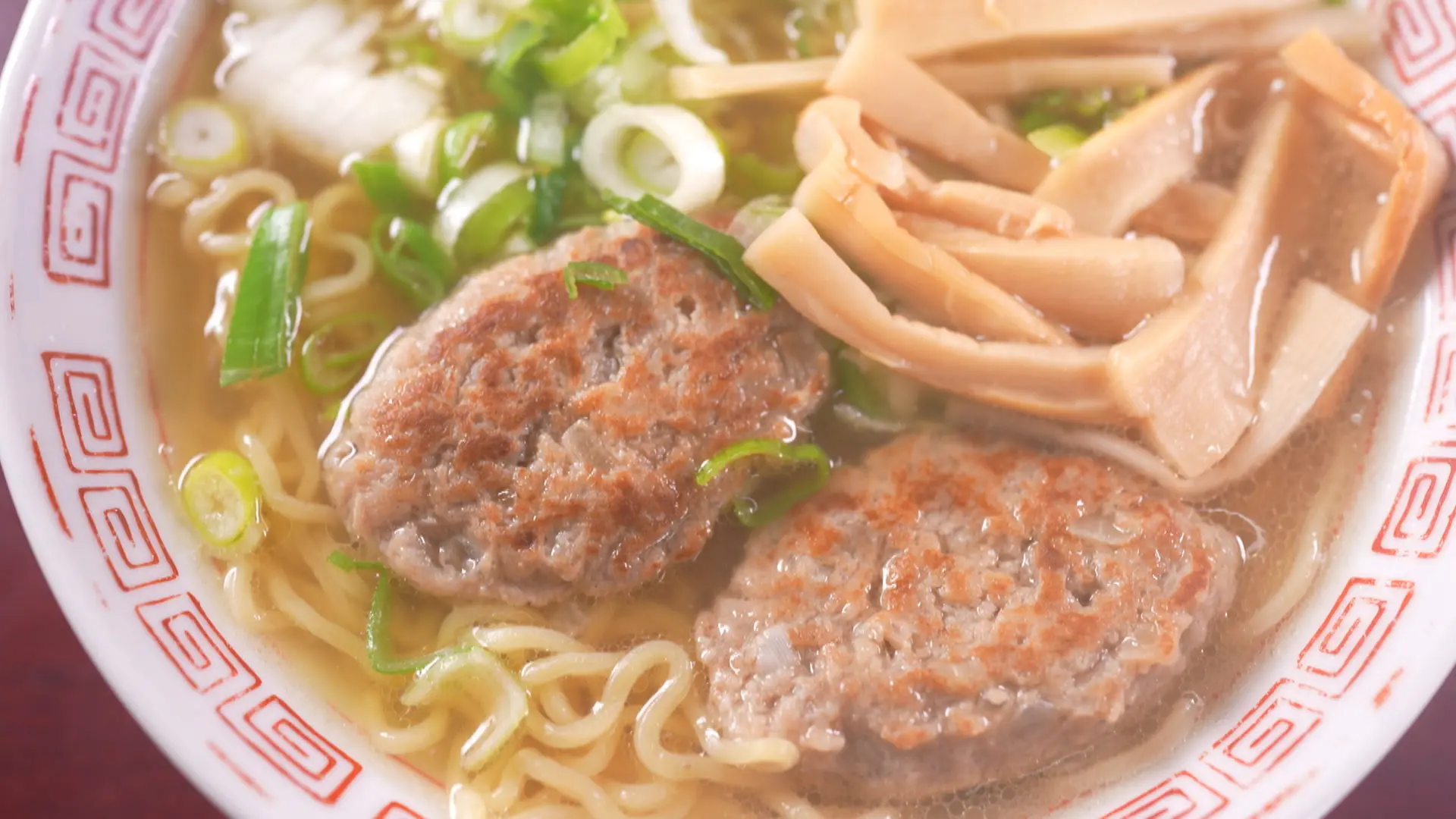高岡市伏木】かけうどん400円、中華そば500円…老舗食堂の40年続く定番