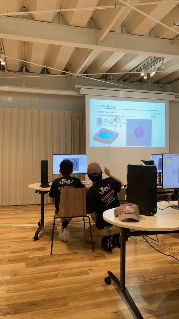 ジェダイオーダー
自分で土台の設計図を作るのが面白かったです。また、巨大な機械で鉄に穴をあけるのが画面で見えるのでわくわくが止まりませんでした。