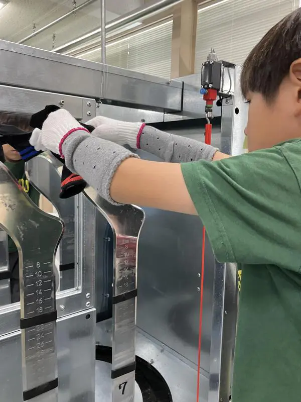 すし
靴下をつくる機械がかっこよかったです。お寿司の形に変形できる靴下にはびっくりしました。