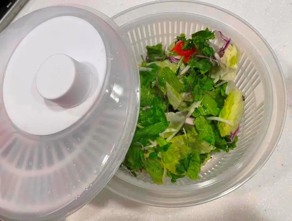 洗った野菜を入れて…