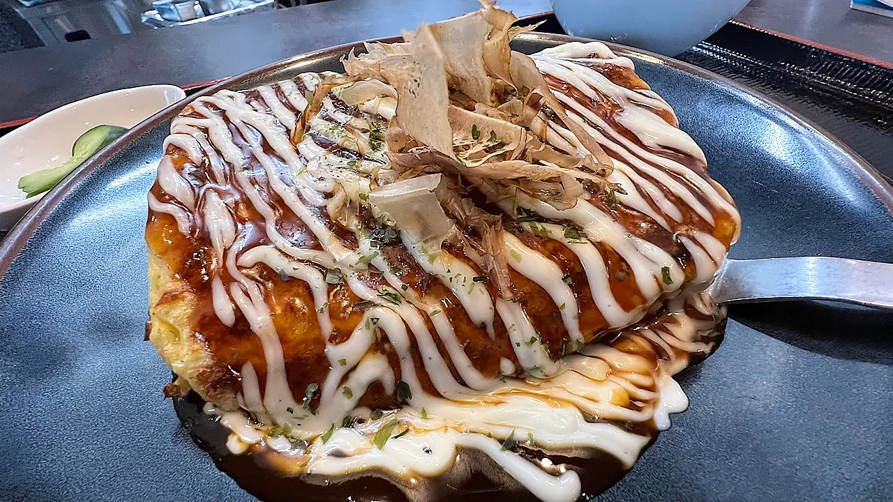 ランチは550円から！ 豆腐入りふわとろお好み焼きが人気な富山・射水の鉄板焼き専門店【鉄板大衆酒BAR はなび】