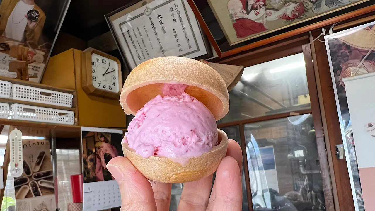 30年値上げなし！もち米100％のパリパリがうれしい“もなかの皮屋”の100円もなかアイス【高野もなか 屋】ーー富山市八尾｜グルメ｜nan-nan｜富山を楽しむオススメ情報