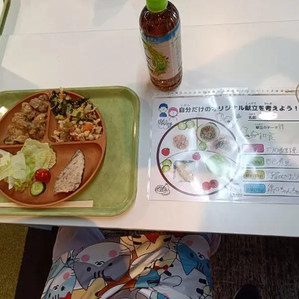 ちすけ
温めるだけで、食べられる【らくっち】というを作っている会社で、介護施設や病院等で使われているそうです。
盛り付けのレシピを選んで、実際に食べてみる事ができました。味は、とてもやさしい味で美味しかっです。
