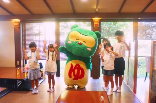 ミルク
受け付けでは優しいお姉さんと頑張って声出しをしました。ソフトクリーム作り体験も出来て楽しかったです。