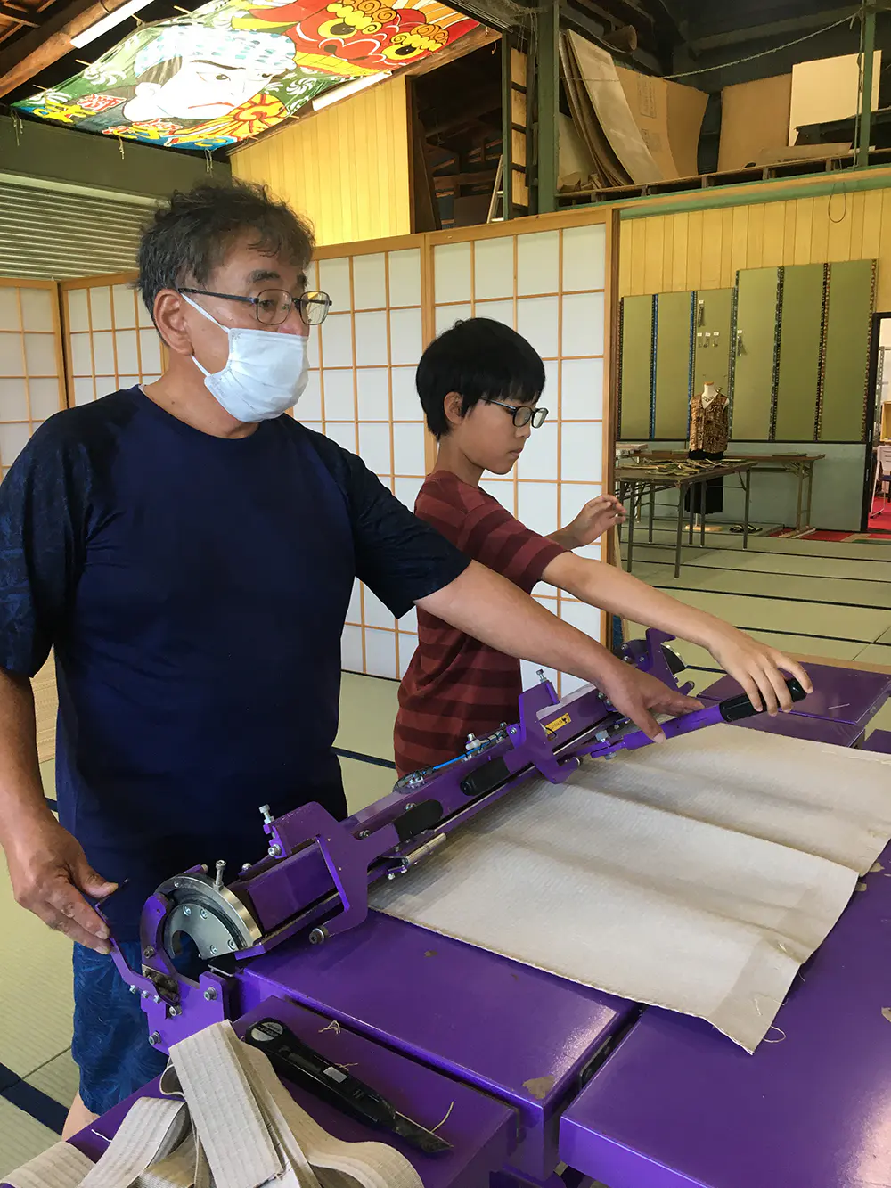 ひろ
工場を見学させてもらったり、工作を教えてもらい、伝統の職人技を受け継いでいっている事が分かった。
