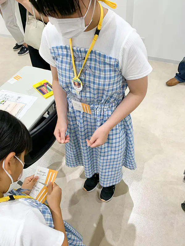 ウサたま
名刺交換は、相手に聞こえる声の大きさで、名前の文字を相手の方に向けて渡すことが分かりました。バックヤード見学も館内放送体験も楽しかったです。