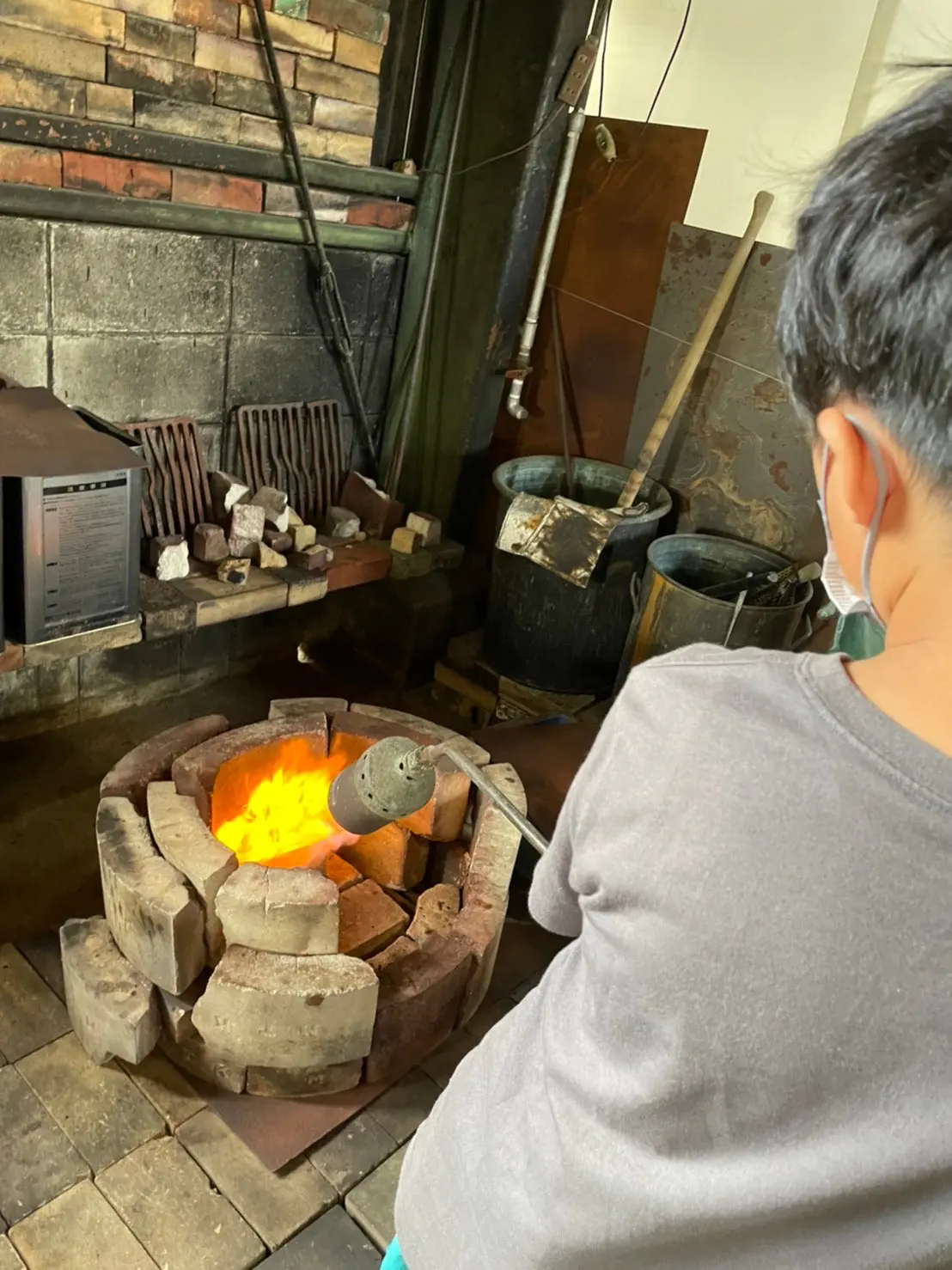 ゆいと
銅器の着色の体験をしたけれど、
小物だけではなく、着物など服の着色にも使われていたことに驚いた。出来上がった模様がひとつひとつ違うことも興味深かった。