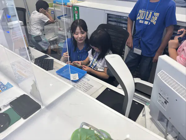 あやか
銀行の窓口でいらっしゃいませとお客様に挨拶をしてお金を数えてみたよ、楽しかったよ！