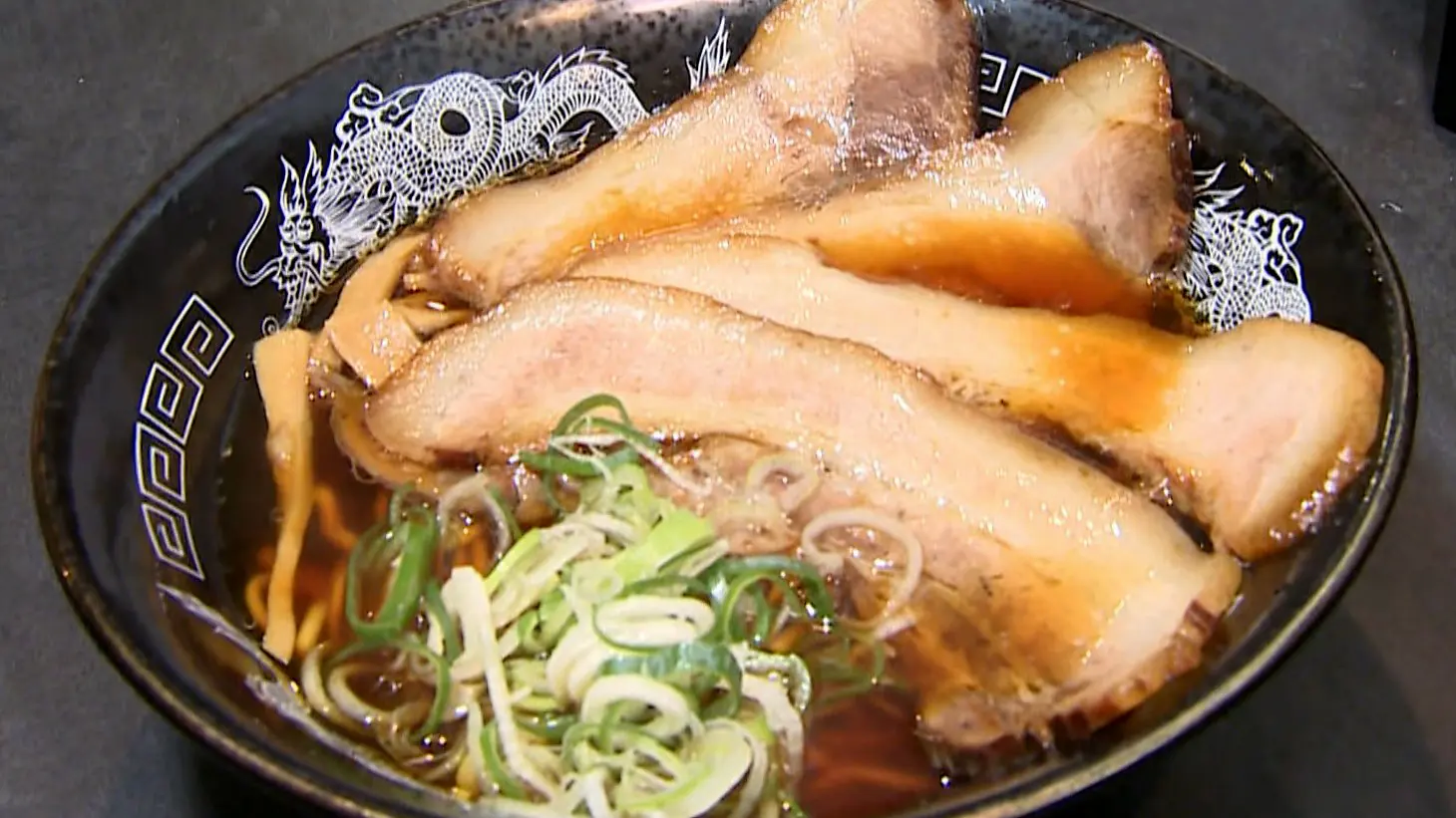鹿児島産黒豚「六白」チャーシューが自慢！ 富山市【ラーメン五衛門