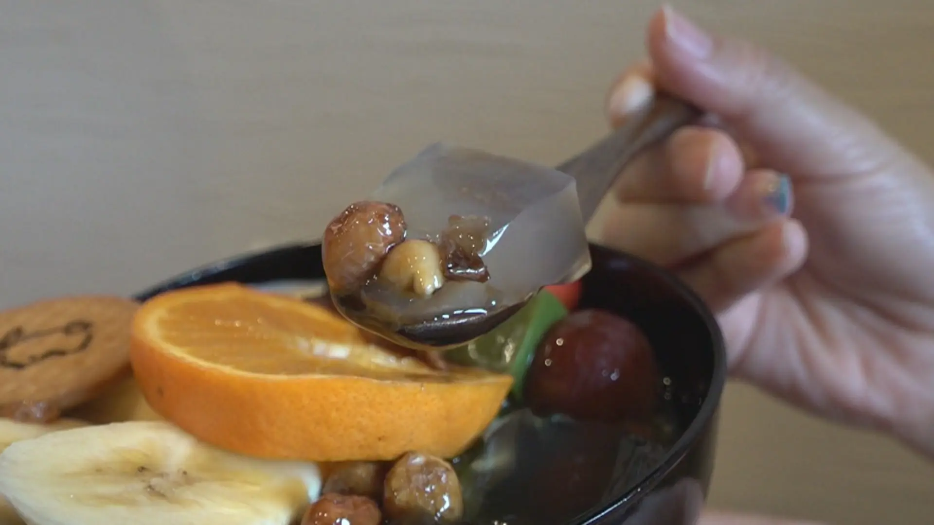 情緒あふれる運河のまちでプルンプルンの葛ゼリーと贅沢あんみつ【月と