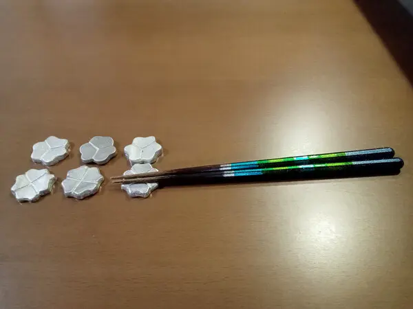 みぃん
箸置きを作れて楽しかった。砂型の宝探しで３つも見つけられて楽しかった。工場が大きかった。