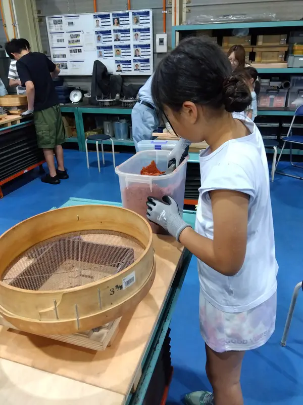 ゆな
砂で形を作るのが楽しかったです。きれいな箸置きが出来ました。大事に使いたいです。