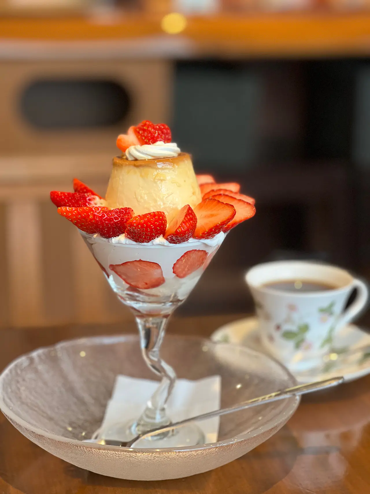 自家製プリンといちごのパフェ　1500円