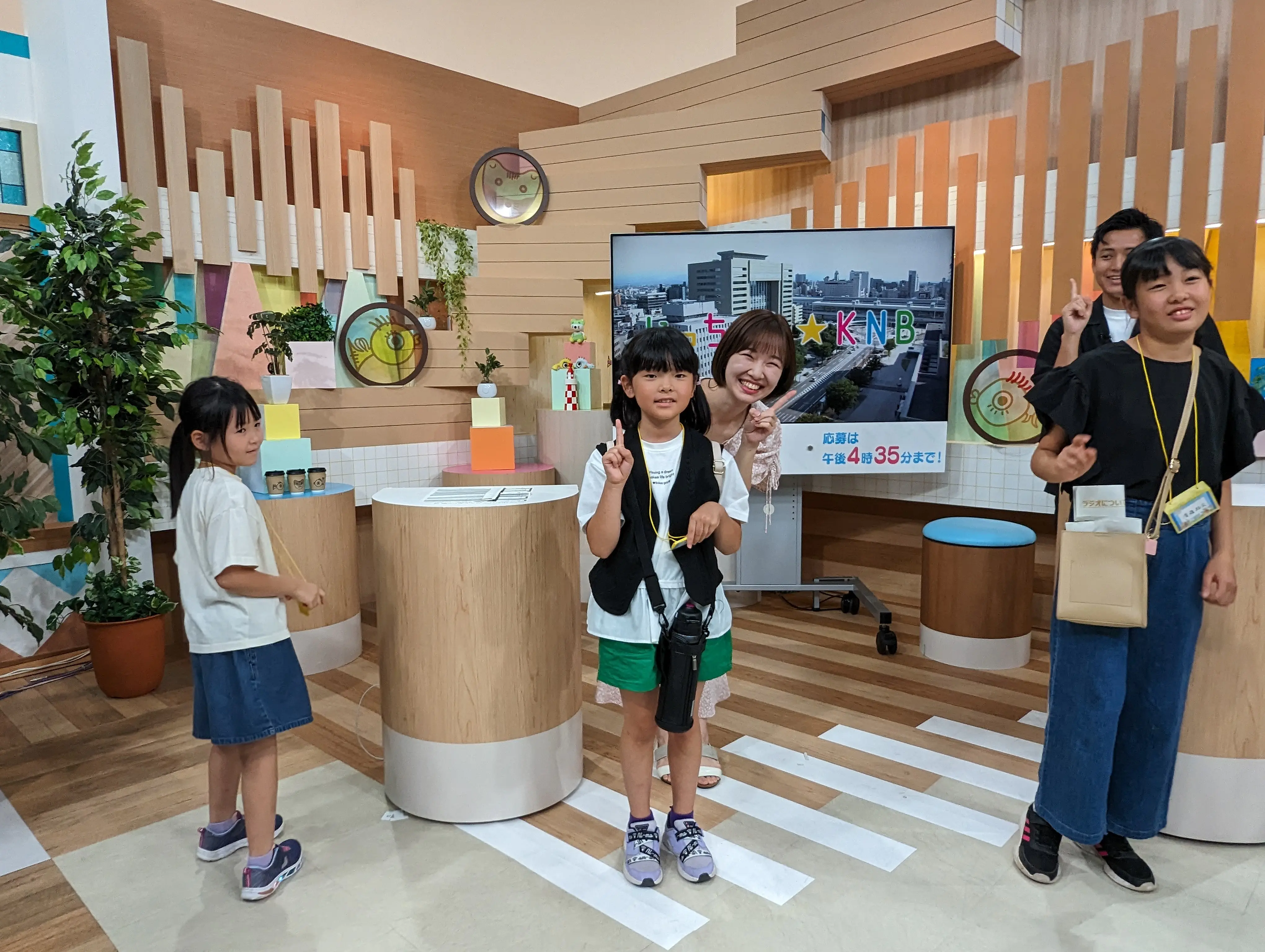 えりはる
テレビの裏側はどうなっているのか気になっていたので、今日、大変な作業をされているんだと分かりました。ラジオやニュースの原稿を読むことは、かなり緊張しましたが、楽しかったです！いつもテレビで見ているアナウンサーの方とも会うこともできて、本当に嬉しかったです！