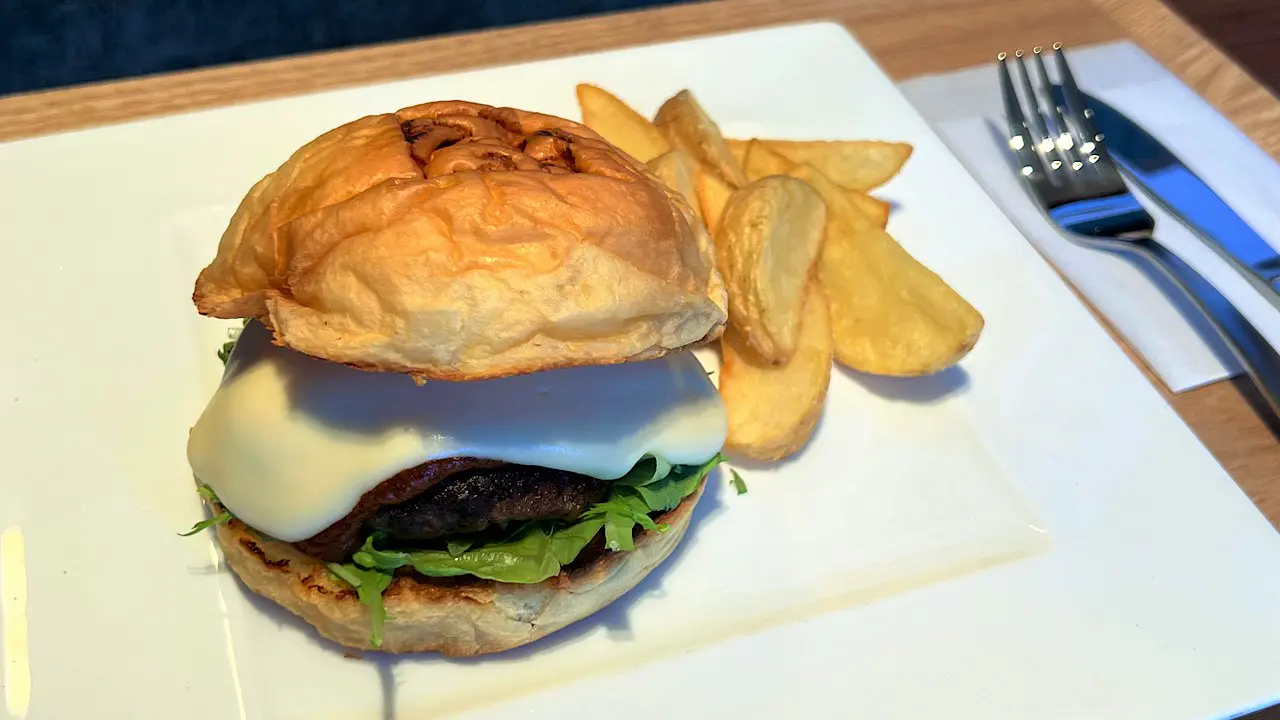 チーズバーガーセット　1250円（税込）
