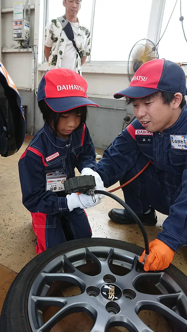 ゆっち
たくさんの確認するところがあってビックリした。
安全に車に乗るために大切な仕事なんだと分かった。
免許証をもらえて嬉しかった。