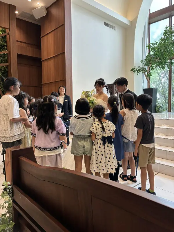 すなお
まさか、本物の新郎新婦さんが来て下さるなんて思わなかったです。とても幸せそうな笑顔が素敵でした。素敵なお仕事だと思いました。