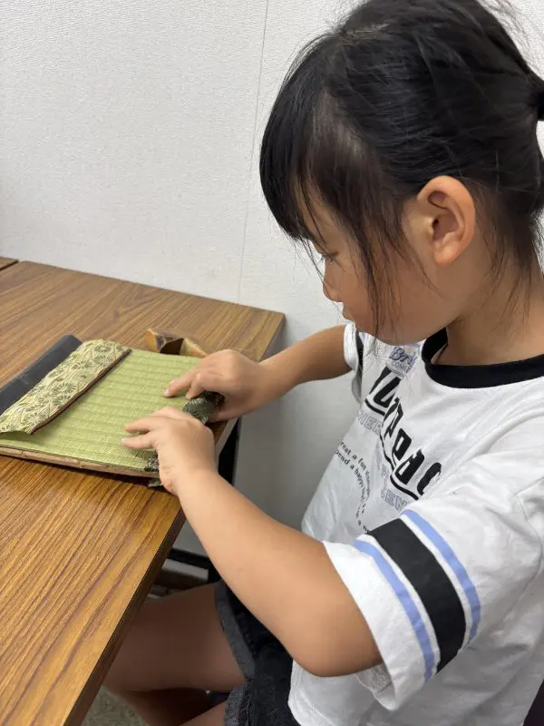 あっちゃん
たたみを作るときに使ったホッチキスが、いつもよりも大きくて力を入れるのが難しかったです。
可愛いたたみができてよかったです。