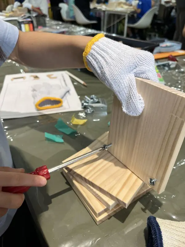 ふうりん
ネジを止めるのがむずかしかったです。組み合わせを工夫して作ることができました。