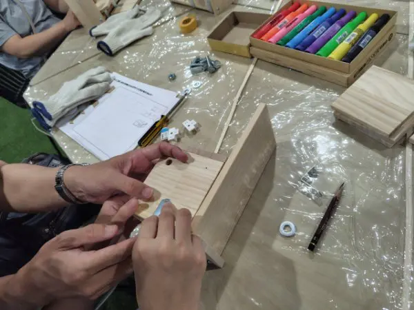 さくら
ラックを作る作業が楽しかったです。金具の取り付け方に順番があることを知りました。順番通りに取り付けると、きれいに組み立てられました。
