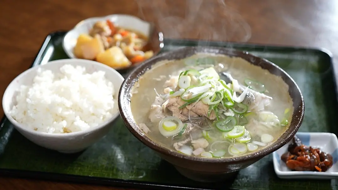 新鮮＆豪快！富山・朝日の郷土料理「たら汁」【ドライブイン金森】ヒスイ海岸・あさひ舟川と並ぶ名所“たら汁街道”