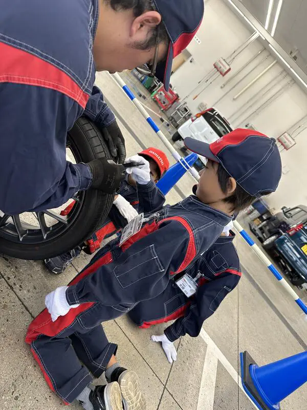 Tao
車の中を見たり、タイヤを外してみたり空気を入れたり、初めてのことばかりでどれもこれも楽しかった！
