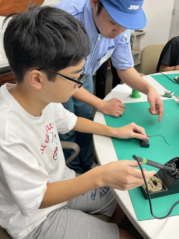 ひろ
面白かったです。自分の学校の体育館もLED照明か確認してみたくなりました。