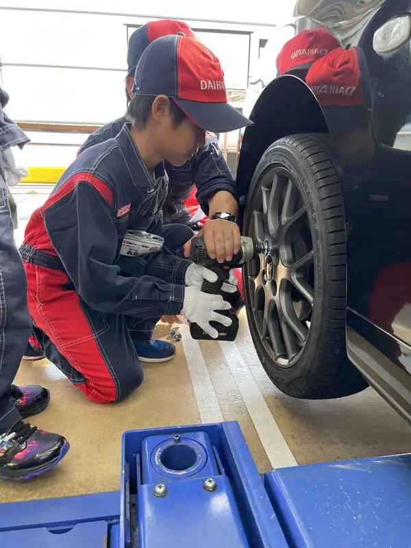 河
ボルトをはめるのが難しかったです。