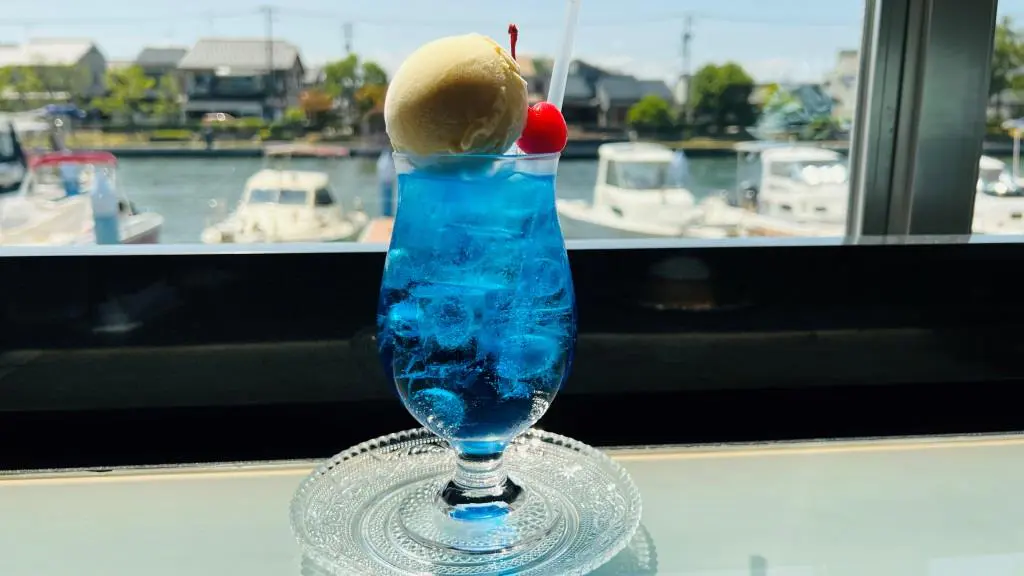 クリームソーダがレトロかわいい運河沿いのカフェ【termini】富山
