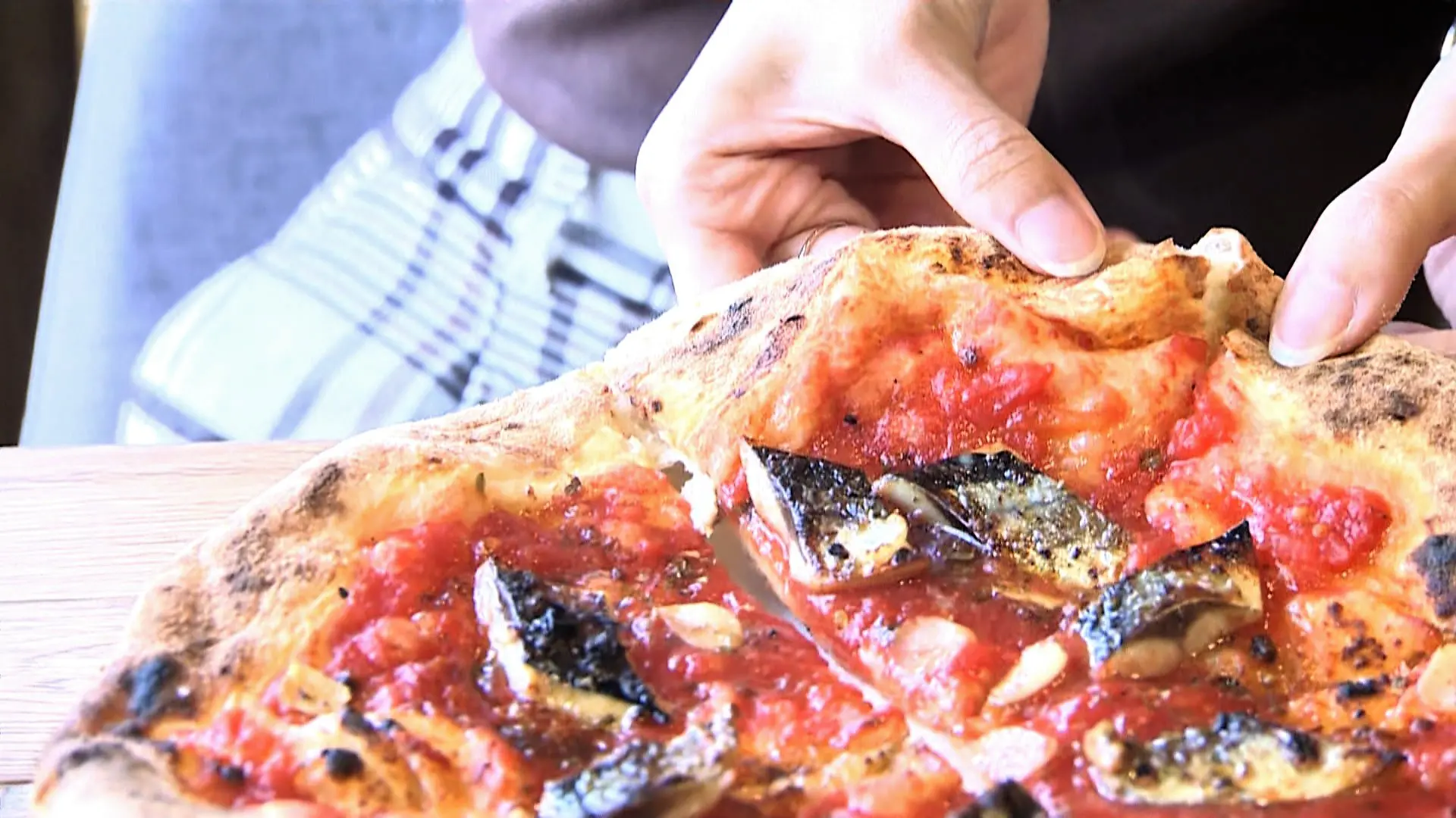 500℃のイタリア製ピザ窯で一気に焼き上げる富山・高岡サカサカのピザ店【MAKANA PIZZA】クラフトビールも豊富！