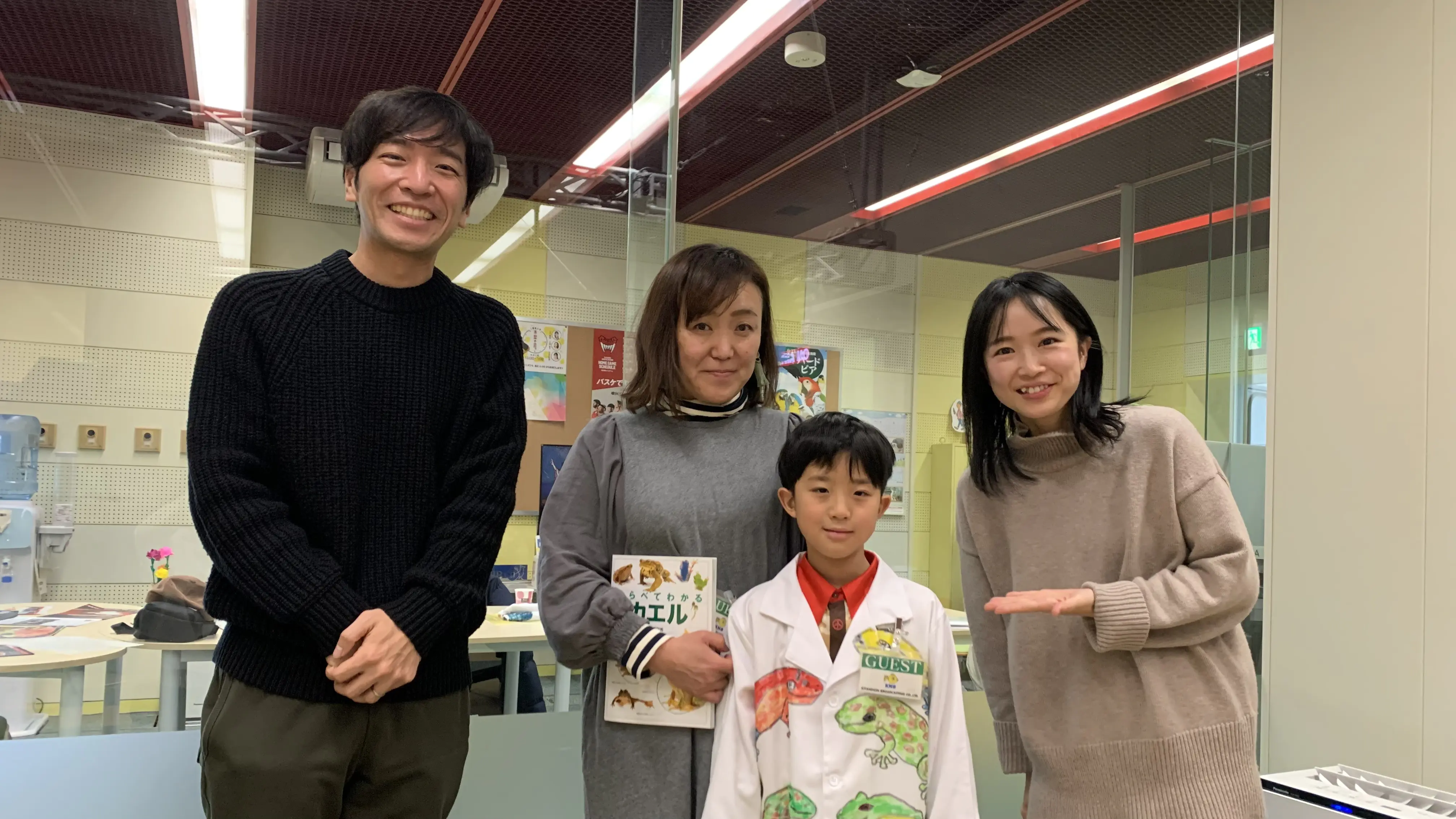 カエルくんこと中西るきと君とお母さま、出演ありがとうございました！
リスナーのみなさ～ん！県内のカエル情報、あれば朝生までお寄せください。
お待ちしています！