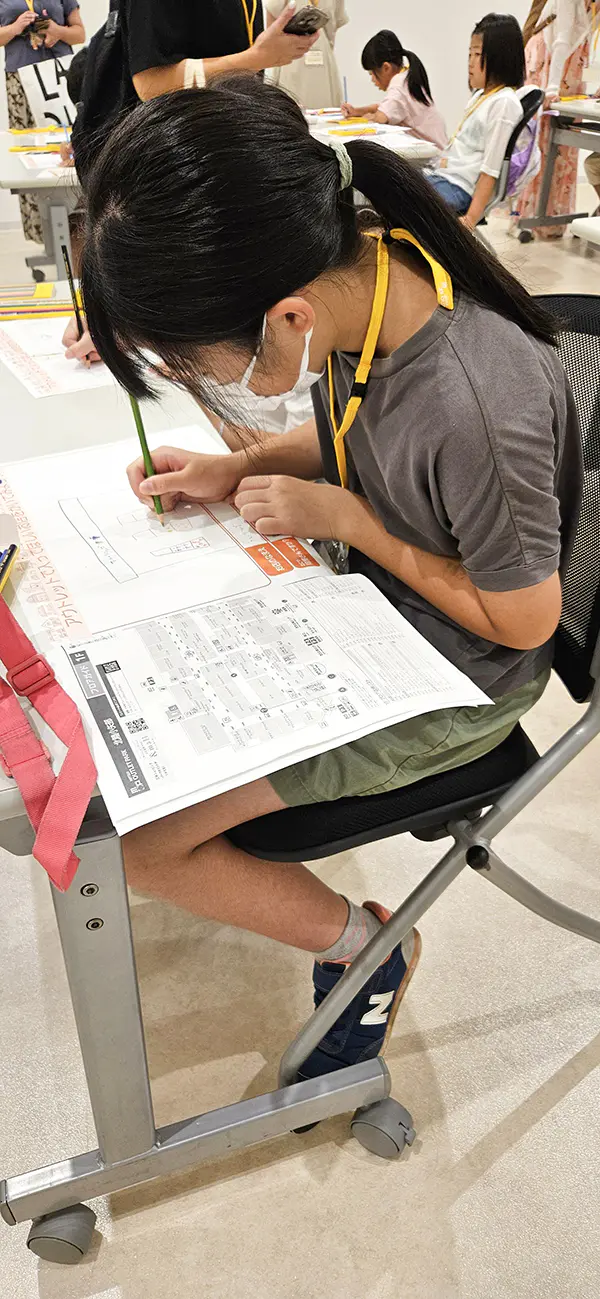 めいり
バックヤードを見学したり、ゴミ捨て体験をしたりできました。館内放送はとても緊張しました。お給料でママと食事ができてよかったです。