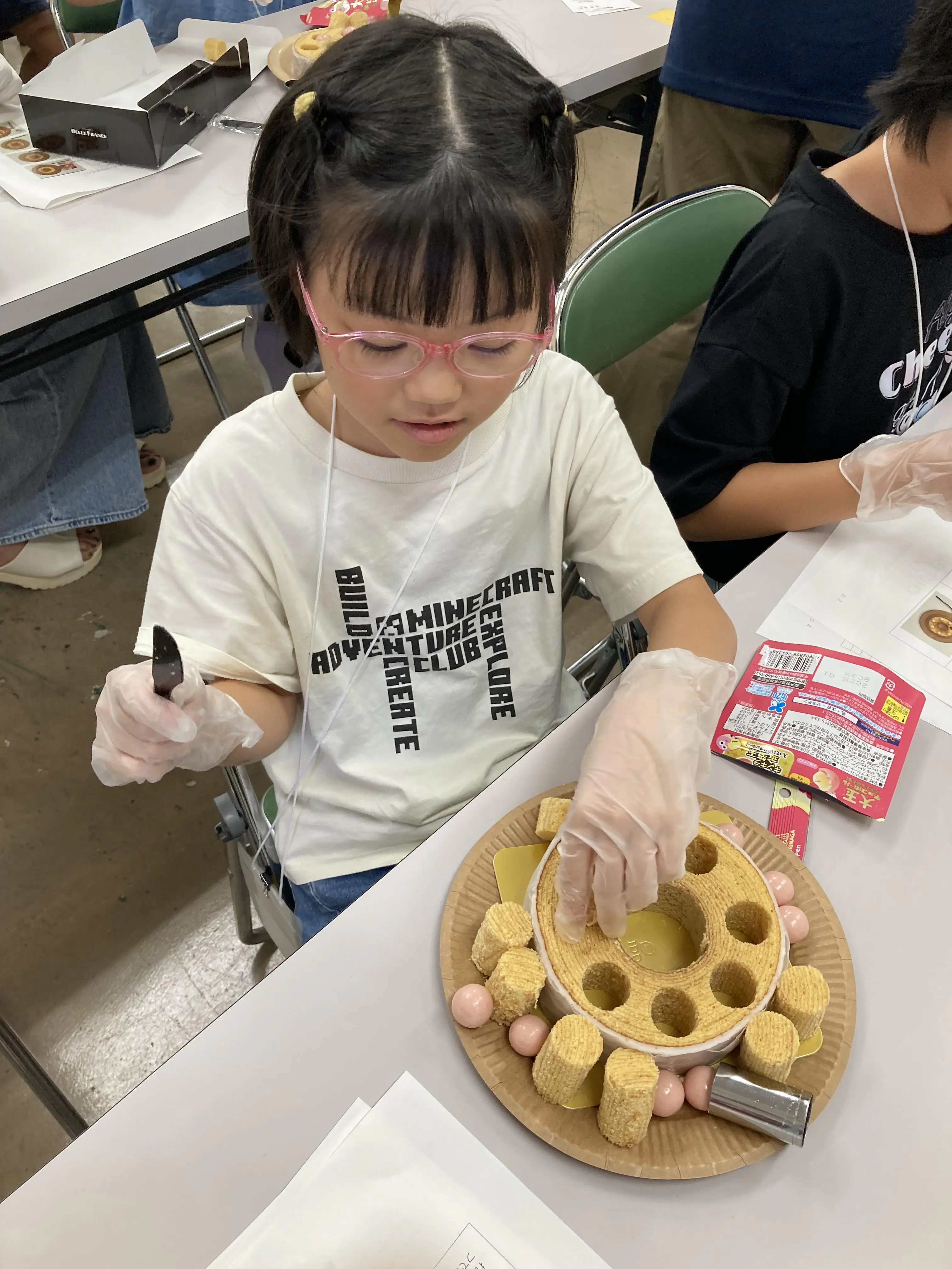なな
アルミのハンドスピナーを作ったり、バームクーヘンを使ってリテーナーを作ったり、とても楽しかったし美味しかったです。
