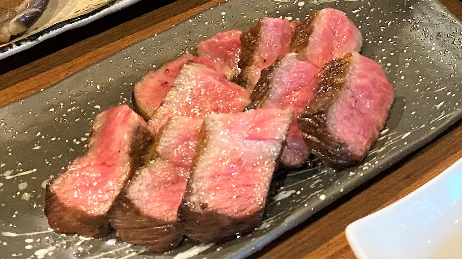 予約が取れない人気店【吉祥寺・肉山】の味を富山駅前で！熊本産あか牛＆酒粕育ちのとやま和牛を堪能できる【『肉山』富山】
