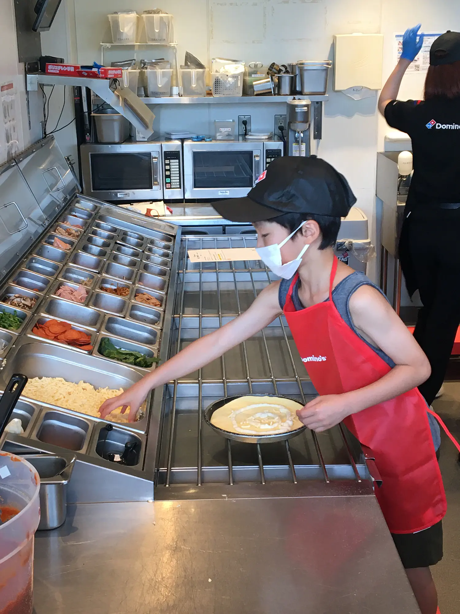 もっち
生地を伸ばすところから、トッピング選び、箱詰めまでのピザ屋さんのお仕事が体験できました。持ち帰って、美味しく頂きました！

