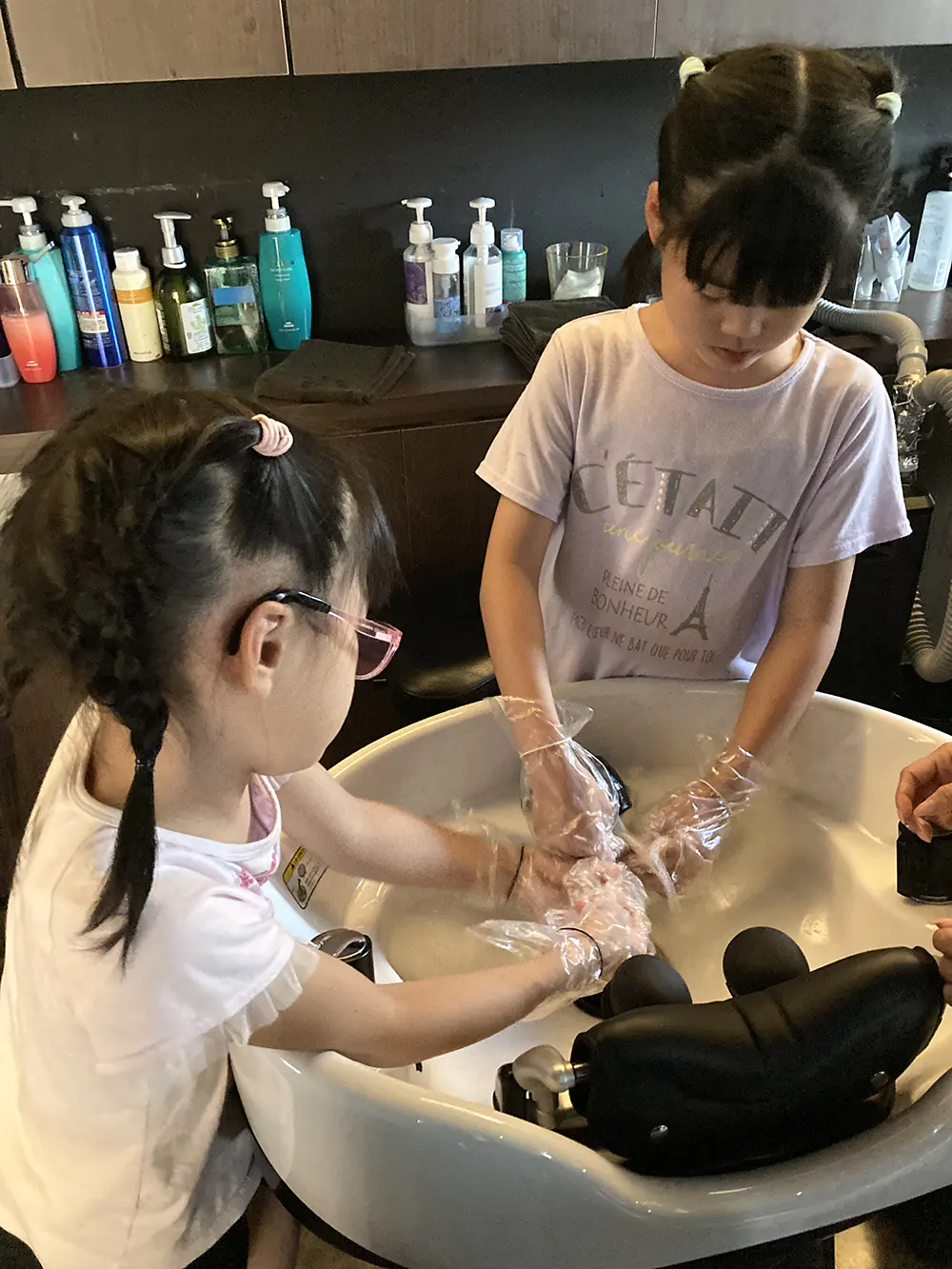ひなこ
クリームが白色だったので、ピンクになるとは思わなかったです。
シャンプー台で洗えて楽しかったです！

