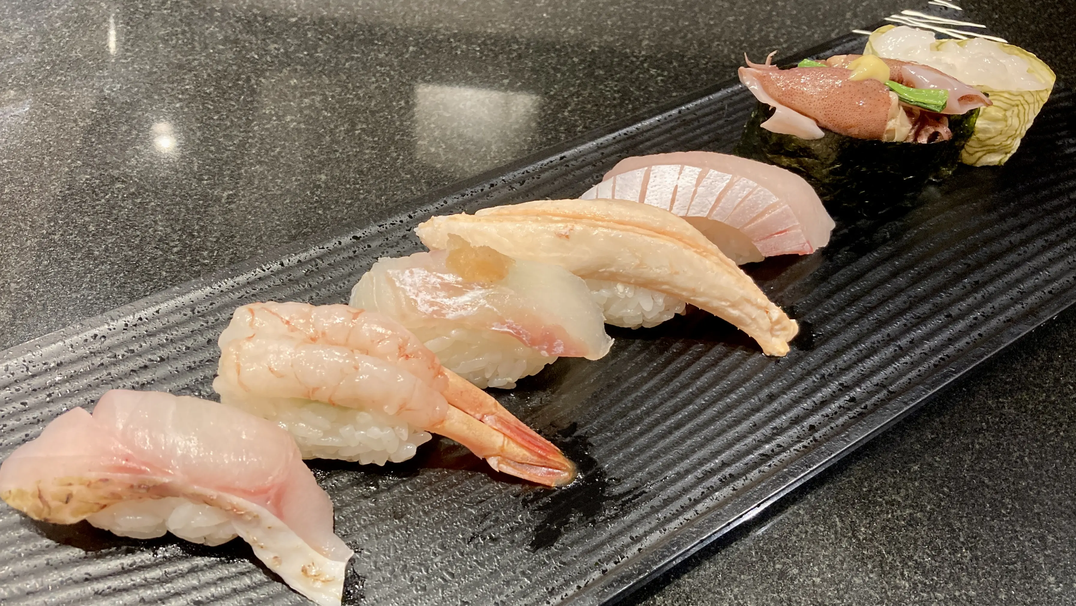 富山駅で寿司ランチなら【廻る富山湾 すし玉】文句なしの地場系