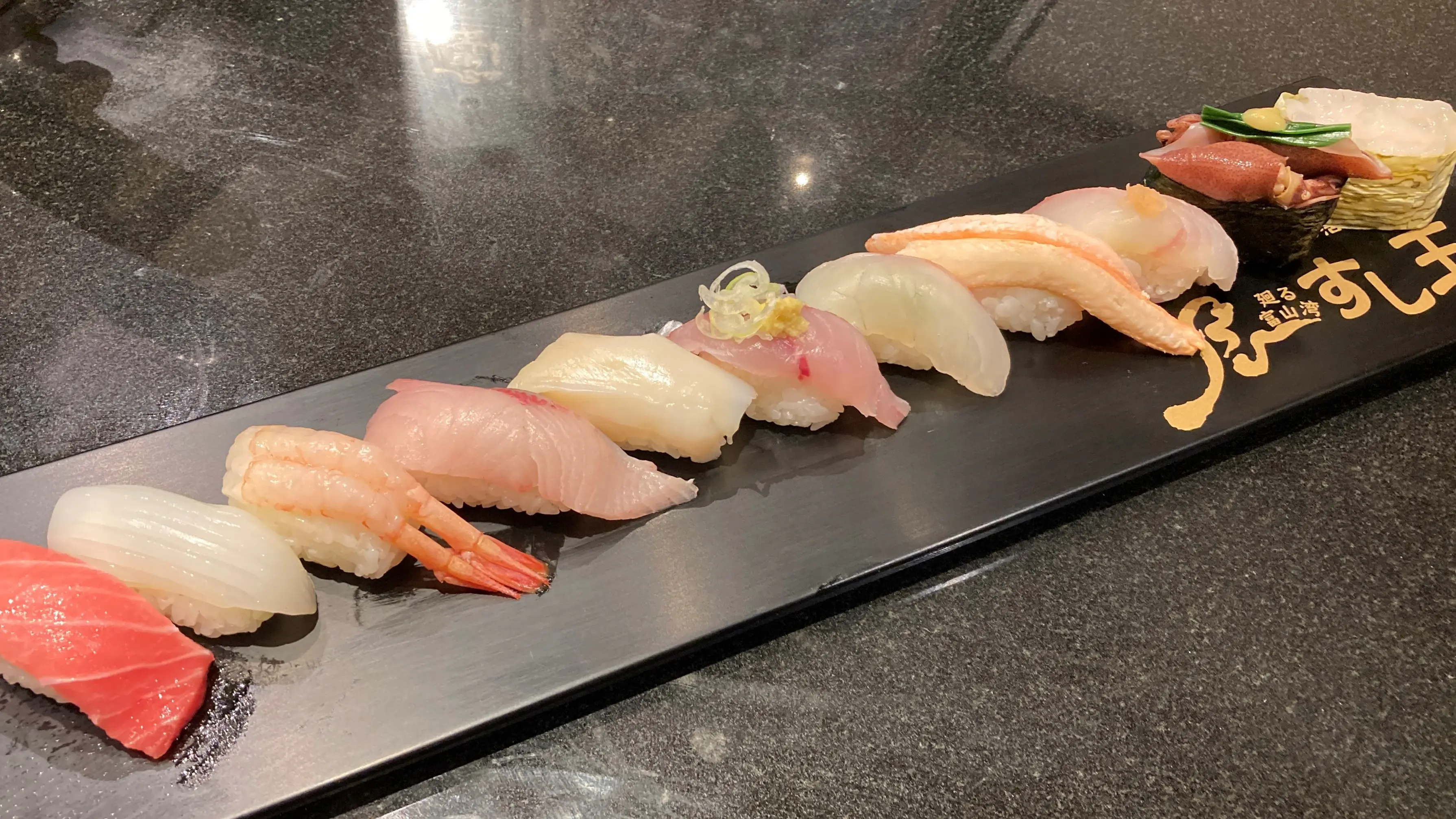 富山駅で寿司ランチなら【廻る富山湾 すし玉】文句なしの地場系