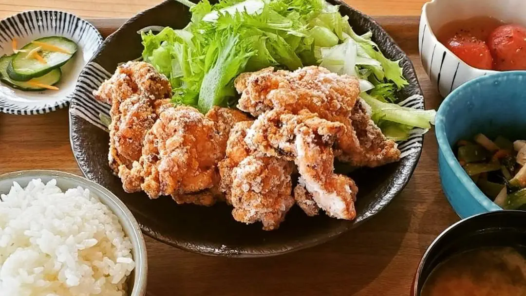 日本一小さな村のちょっと小さな新鮮地場野菜の直売所＆栄養たっぷりランチやスイーツのカフェ【青空マルシェ ベジボート】 富山・舟橋村