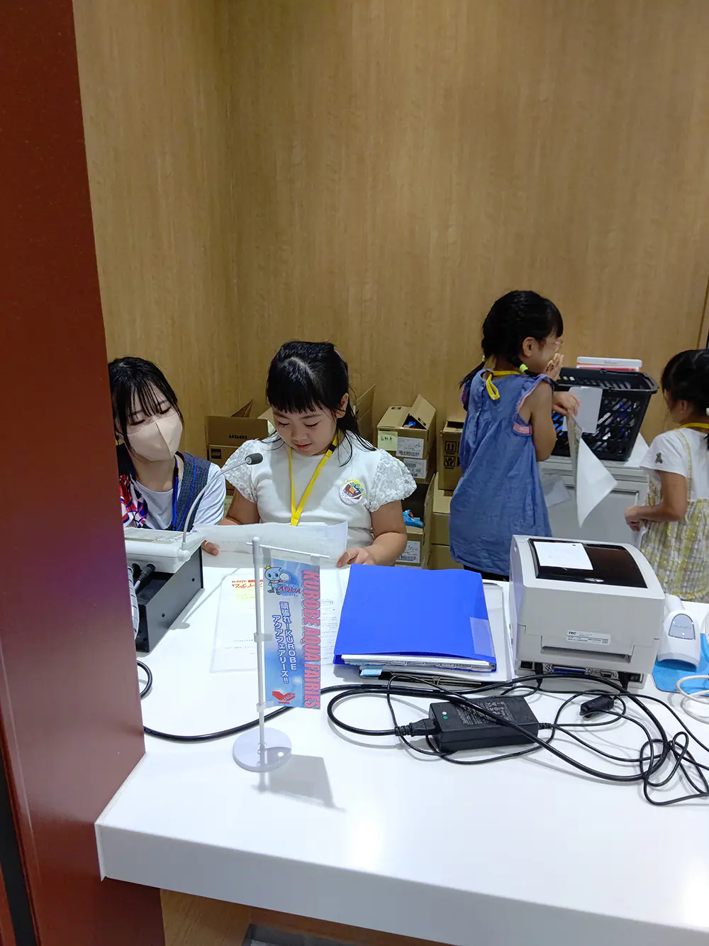 りおな
まいくでおはなしするのはとてもきんちょうして、うまくしゃべれなかったのがざんねんでした。おみせのうらがわなどのけんがくはたんけんみたいでたのしかったです。