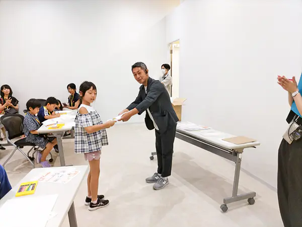 れなたん
館内放送に挑戦しました。
緊張したけど、なんとか上手く話すことができました。アウトレットのバックヤードをいろいろ見れて、三井アウトレット小矢部についてたくさん知ることができました！ありがとうございました。